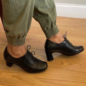Earth Periwinkle Oxford Shoes Black